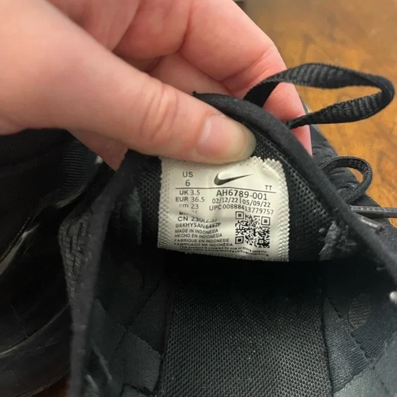 Nike Air Max 270 Black and White Sneakers - Picture 6 of 12